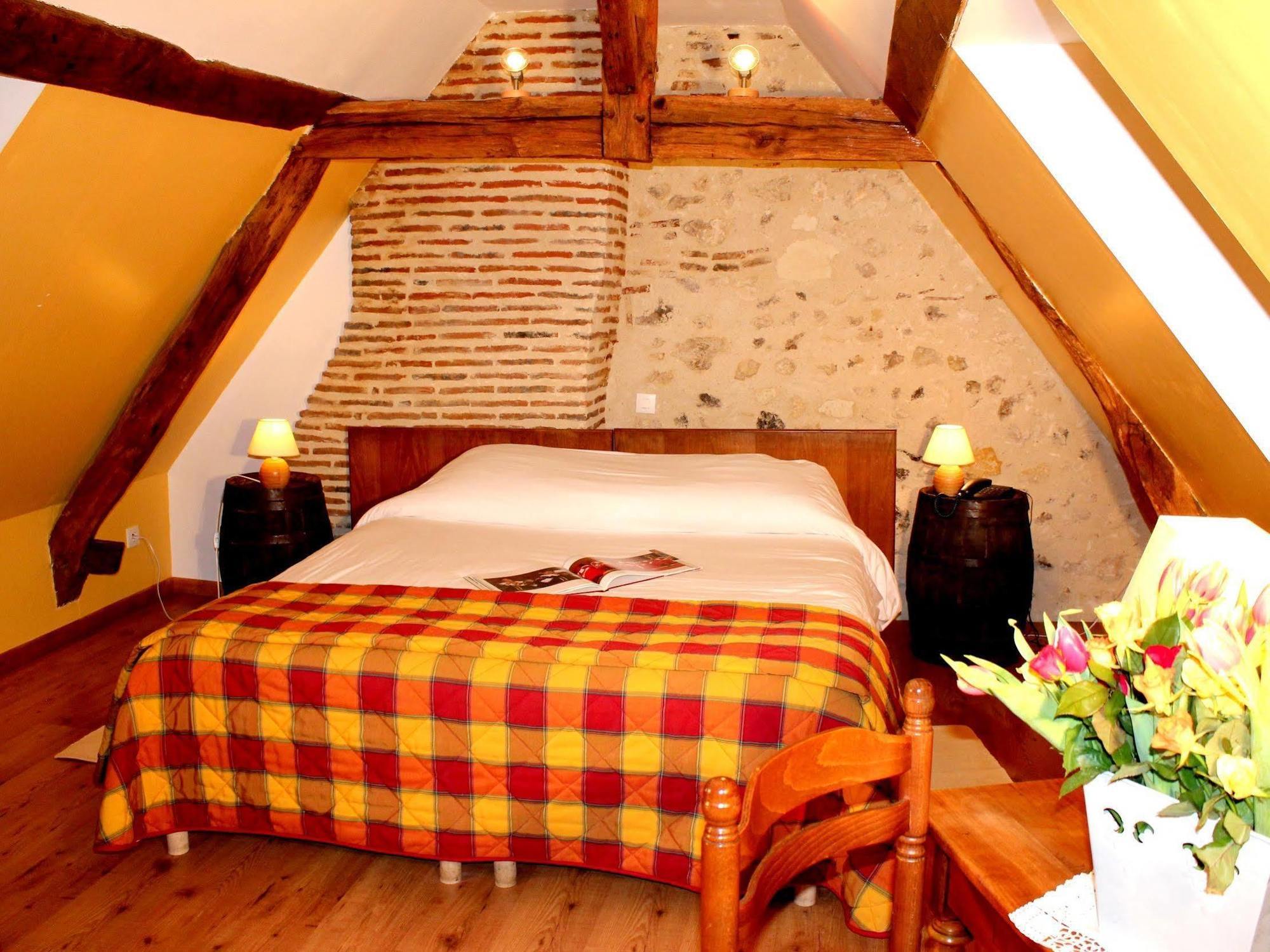 Logis Auberge Le Colombien - Hotel Et Restaurant Villandry Luaran gambar