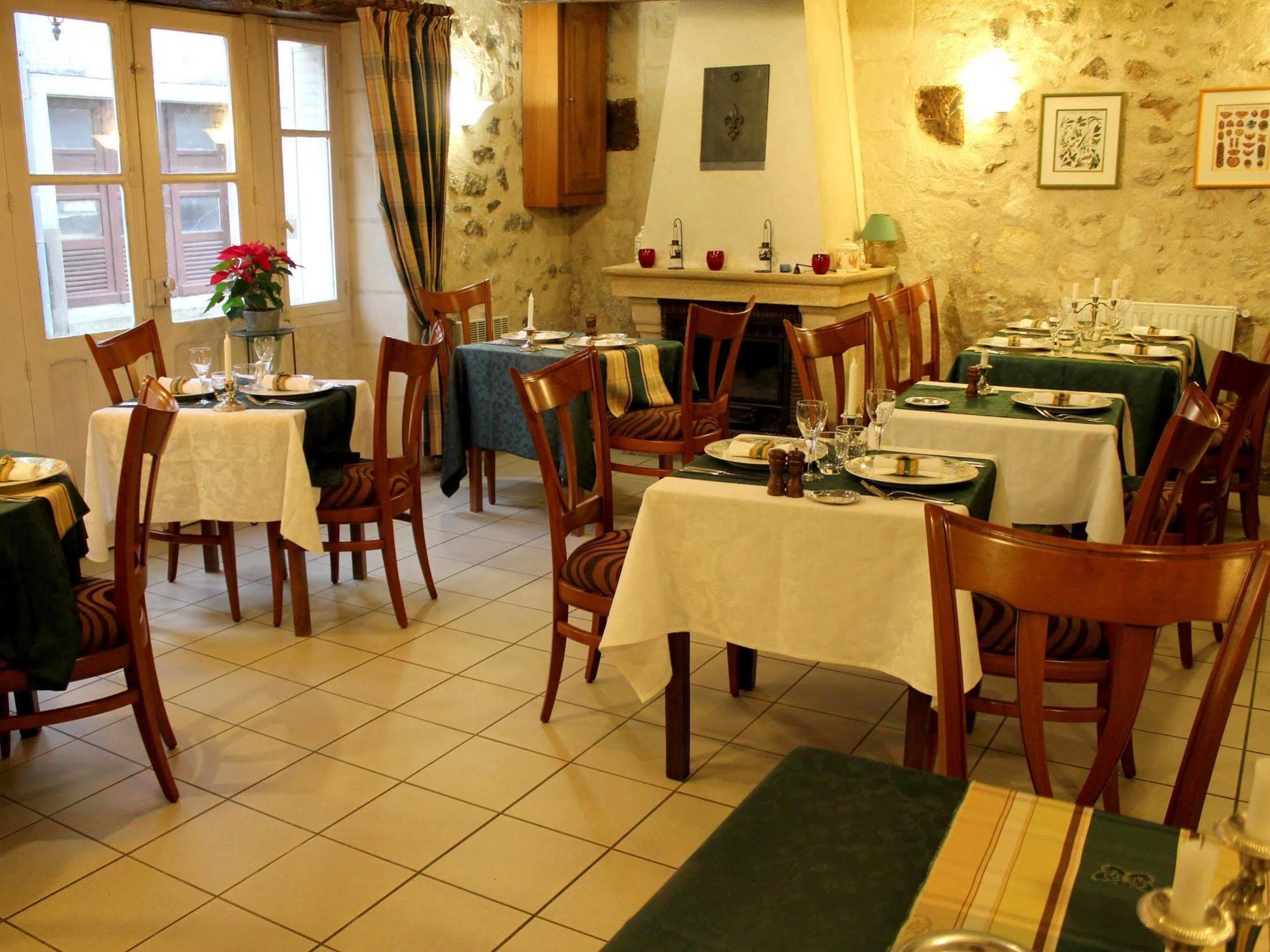 Logis Auberge Le Colombien - Hotel Et Restaurant Villandry Luaran gambar