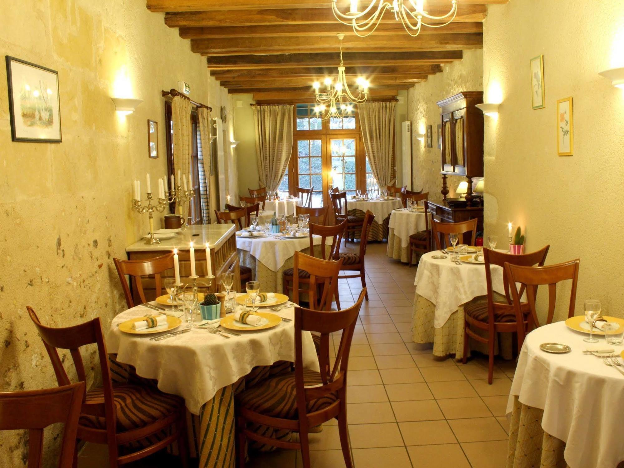 Logis Auberge Le Colombien - Hotel Et Restaurant Villandry Luaran gambar