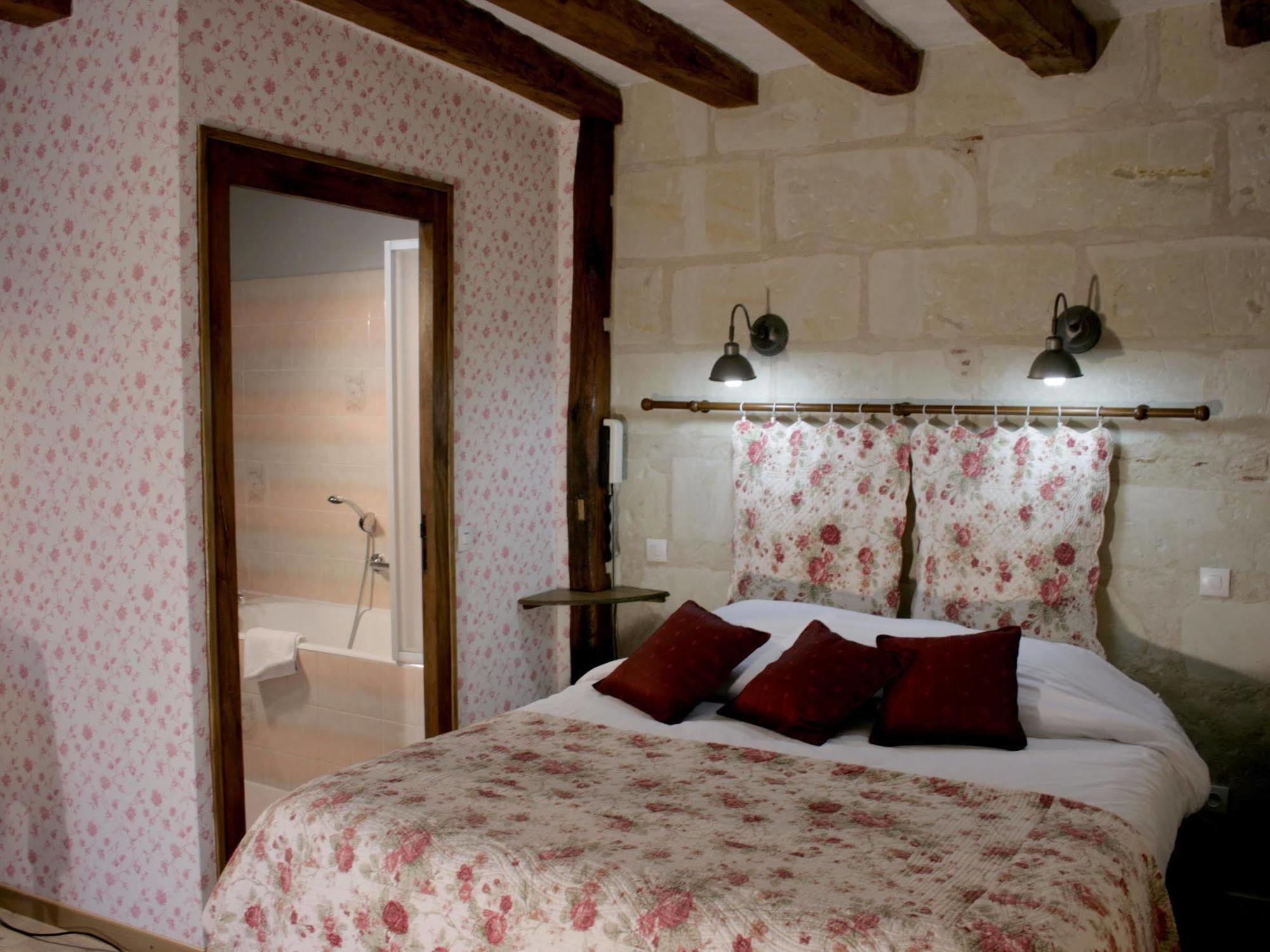 Logis Auberge Le Colombien - Hotel Et Restaurant Villandry Luaran gambar
