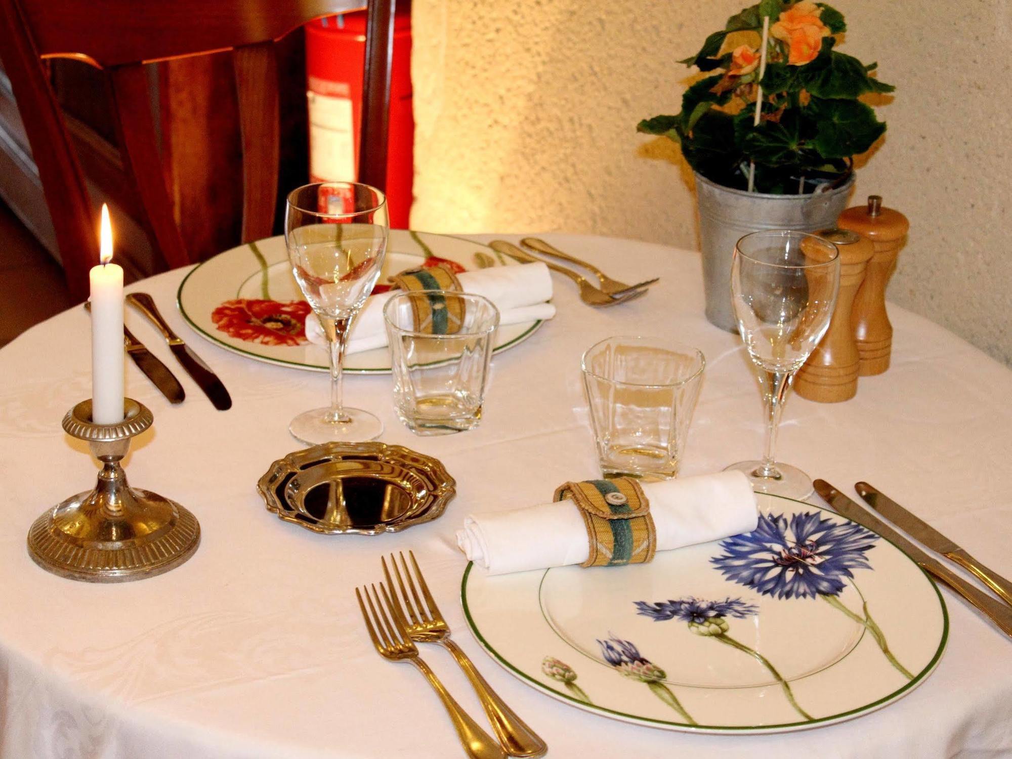 Logis Auberge Le Colombien - Hotel Et Restaurant Villandry Luaran gambar